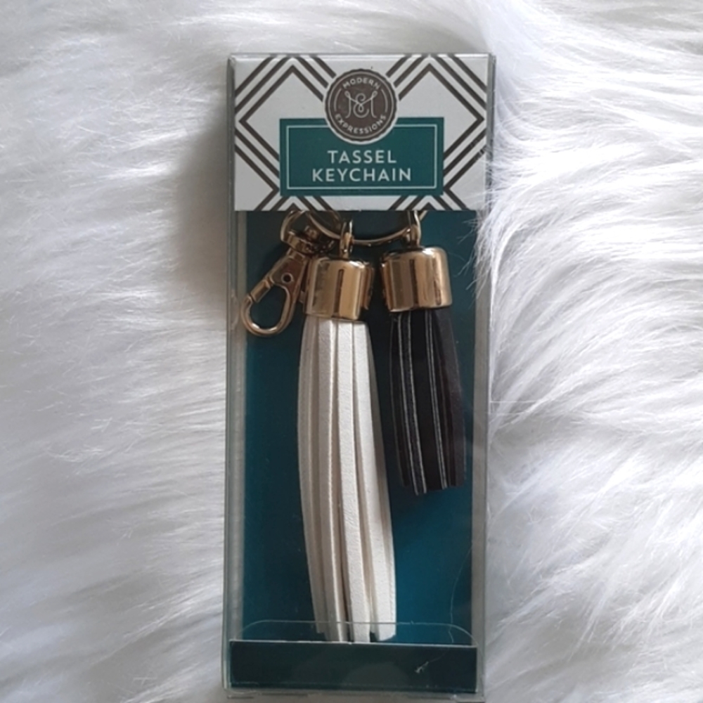 TASSEL KEYCHAIN